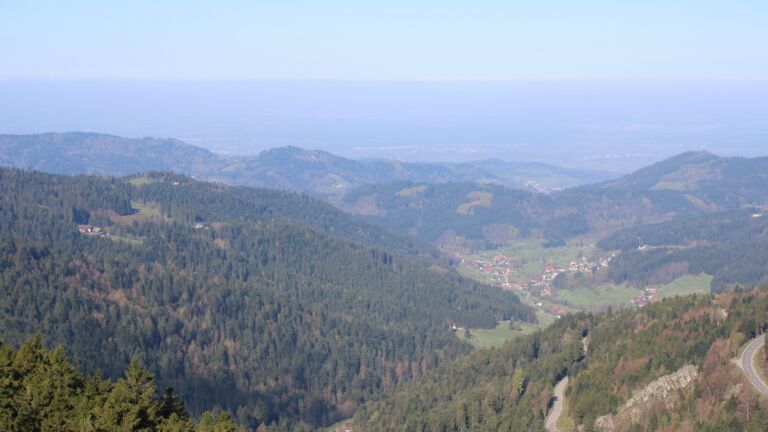 Dieses Bild zeigt eine Webcam-Aufnahme vom Achertal, aufgenommen am Mittwoch, den 15.04.2026 um 09:50 Uhr. Die Temperatur betrug 5.9°C.