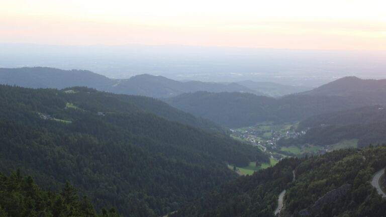 Dieses Bild zeigt eine Webcam-Aufnahme vom Achertal, aufgenommen am Mittwoch, den 06.08.2025 um 20:40 Uhr. Die Temperatur betrug 14°C.