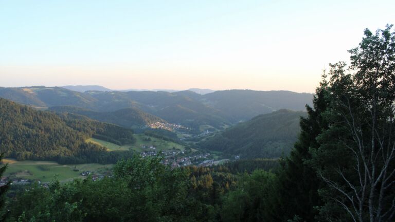 Dieses Bild zeigt eine Webcam-Aufnahme vom Achertal, aufgenommen am Samstag, den 11.07.2026 um 21:00 Uhr. Die Temperatur betrug 25.2°C.