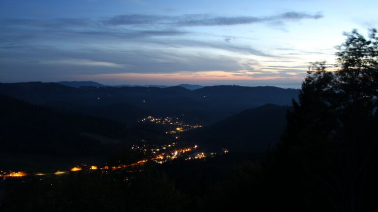 Dieses Bild zeigt eine Webcam-Aufnahme vom Achertal, aufgenommen am Samstag, den 03.10.2026 um 19:50 Uhr. Die Temperatur betrug 16.8°C.