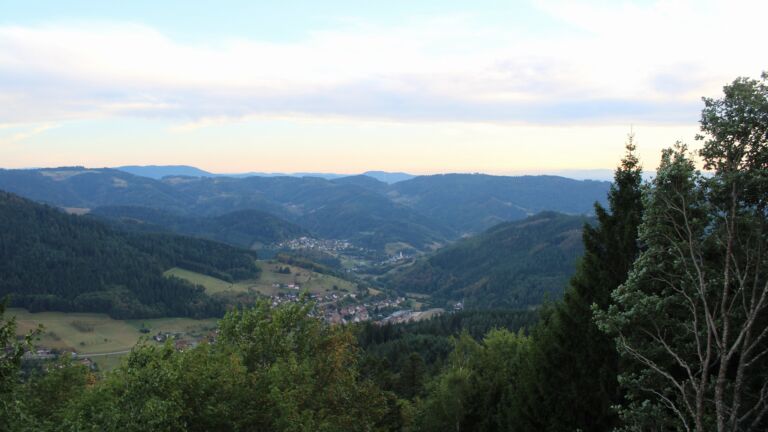 Dieses Bild zeigt eine Webcam-Aufnahme vom Achertal, aufgenommen am Mittwoch, den 26.08.2026 um 19:40 Uhr. Die Temperatur betrug 22.7°C.