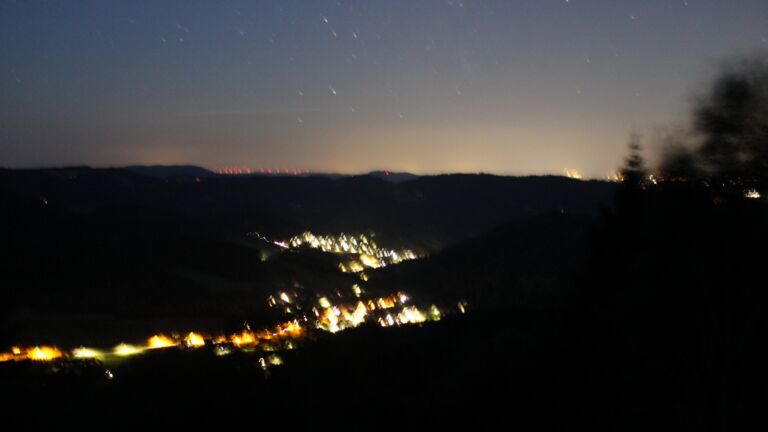 Dieses Bild zeigt eine Webcam-Aufnahme vom Achertal, aufgenommen am Sonntag, den 12.07.2026 um 03:50 Uhr. Die Temperatur betrug 19.3°C.