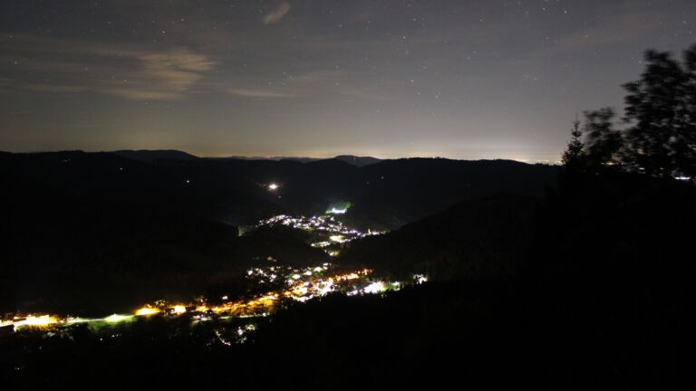 Dieses Bild zeigt eine Webcam-Aufnahme vom Achertal, aufgenommen am Mittwoch, den 14.10.2026 um 22:30 Uhr. Die Temperatur betrug 13°C.