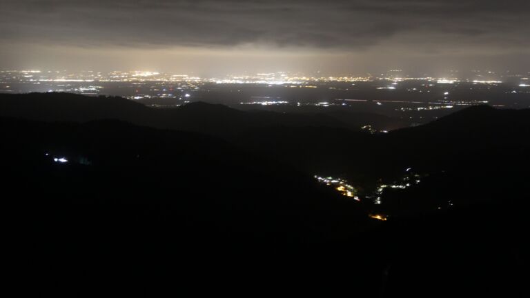 Dieses Bild zeigt eine Webcam-Aufnahme vom Achertal, aufgenommen am Dienstag, den 28.10.2025 um 05:00 Uhr. Die Temperatur betrug 3.2°C.