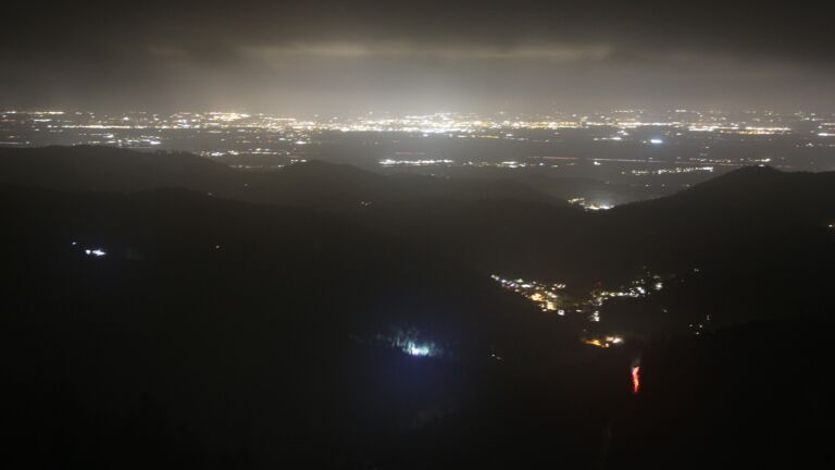 Dieses Bild zeigt eine Webcam-Aufnahme vom Achertal, aufgenommen am Montag, den 27.10.2025 um 20:00 Uhr. Die Temperatur betrug 2.6°C.