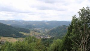 Dieses Bild zeigt eine Webcam-Aufnahme vom Achertal, aufgenommen am Dienstag, den 18.08.2026 um 13:10 Uhr. Die Temperatur betrug 20.7°C.