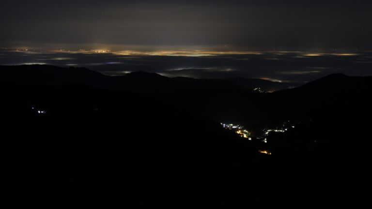 Dieses Bild zeigt eine Webcam-Aufnahme vom Achertal, aufgenommen am Mittwoch, den 01.10.2025 um 03:30 Uhr. Die Temperatur betrug 6.2°C.