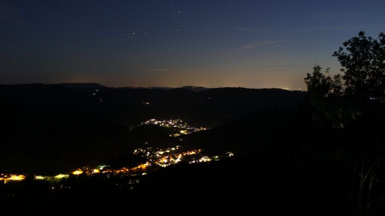 Dieses Bild zeigt eine Webcam-Aufnahme vom Achertal, aufgenommen am Montag, den 07.09.2026 um 21:10 Uhr. Die Temperatur betrug 24.2°C.