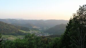 Dieses Bild zeigt eine Webcam-Aufnahme vom Achertal, aufgenommen am Montag, den 25.05.2026 um 20:50 Uhr. Die Temperatur betrug 23.7°C.