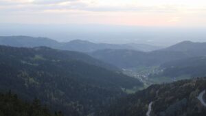 Dieses Bild zeigt eine Webcam-Aufnahme vom Achertal, aufgenommen am Samstag, den 18.04.2026 um 20:20 Uhr. Die Temperatur betrug 12.4°C.