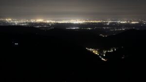 Dieses Bild zeigt eine Webcam-Aufnahme vom Achertal, aufgenommen am Donnerstag, den 16.04.2026 um 23:00 Uhr. Die Temperatur betrug 10.8°C.