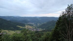 Dieses Bild zeigt eine Webcam-Aufnahme vom Achertal, aufgenommen am Sonntag, den 07.06.2026 um 05:40 Uhr. Die Temperatur betrug 12.1°C.