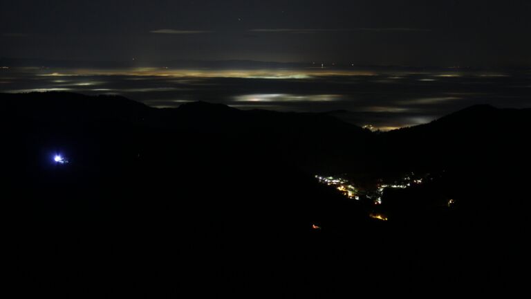 Dieses Bild zeigt eine Webcam-Aufnahme vom Achertal, aufgenommen am Mittwoch, den 17.12.2025 um 03:30 Uhr. Die Temperatur betrug 7.2°C.