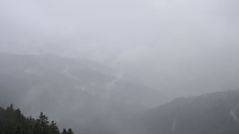 Dieses Bild zeigt eine Webcam-Aufnahme vom Achertal, aufgenommen am Montag, den 02.06.2025 um 12:50 Uhr. Die Temperatur betrug 12.2°C.