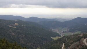 Dieses Bild zeigt eine Webcam-Aufnahme vom Achertal, aufgenommen am Dienstag, den 17.03.2026 um 15:50 Uhr. Die Temperatur betrug 5.6°C.