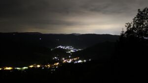 Dieses Bild zeigt eine Webcam-Aufnahme vom Achertal, aufgenommen am Sonntag, den 17.05.2026 um 00:30 Uhr. Die Temperatur betrug 6.2°C.