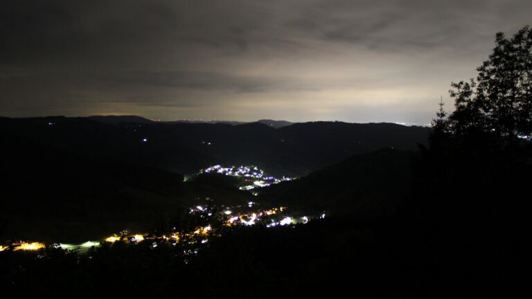 Dieses Bild zeigt eine Webcam-Aufnahme vom Achertal, aufgenommen am Sonntag, den 17.05.2026 um 00:30 Uhr. Die Temperatur betrug 6.2°C.