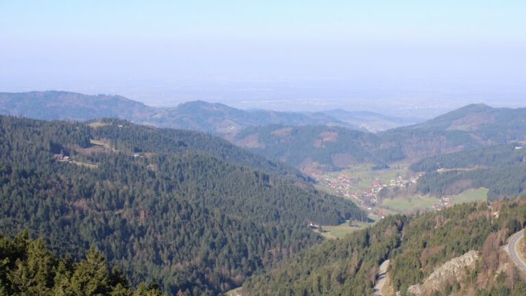 Dieses Bild zeigt eine Webcam-Aufnahme vom Achertal, aufgenommen am Freitag, den 20.03.2026 um 09:30 Uhr. Die Temperatur betrug 5.9°C.