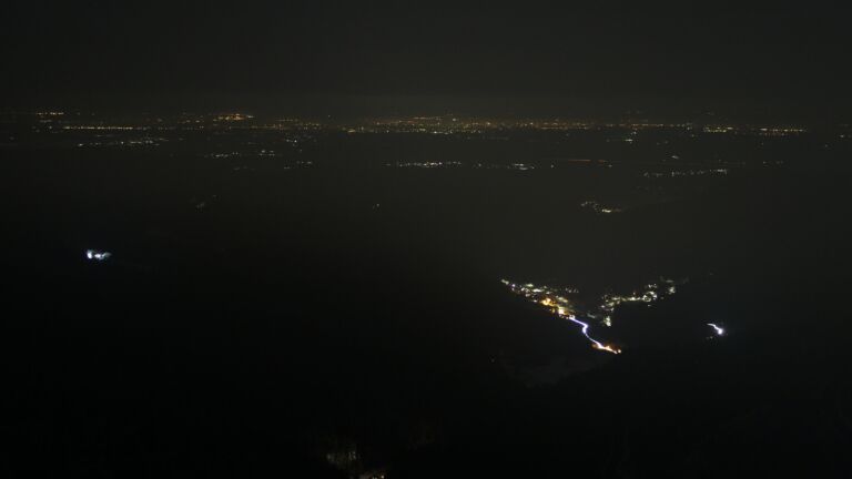 Dieses Bild zeigt eine Webcam-Aufnahme vom Achertal, aufgenommen am Freitag, den 21.11.2025 um 22:30 Uhr. Die Temperatur betrug -7.4°C.