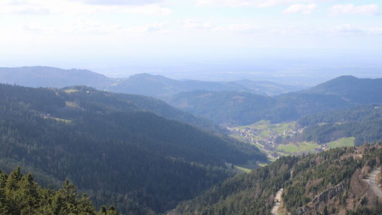 Dieses Bild zeigt eine Webcam-Aufnahme vom Achertal, aufgenommen am Donnerstag, den 12.03.2026 um 14:50 Uhr. Die Temperatur betrug 6.8°C.