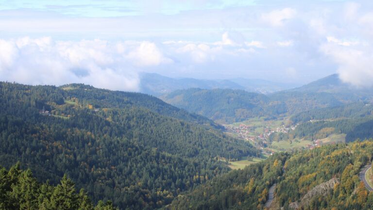 Dieses Bild zeigt eine Webcam-Aufnahme vom Achertal, aufgenommen am Donnerstag, den 09.10.2025 um 11:50 Uhr. Die Temperatur betrug 10.1°C.