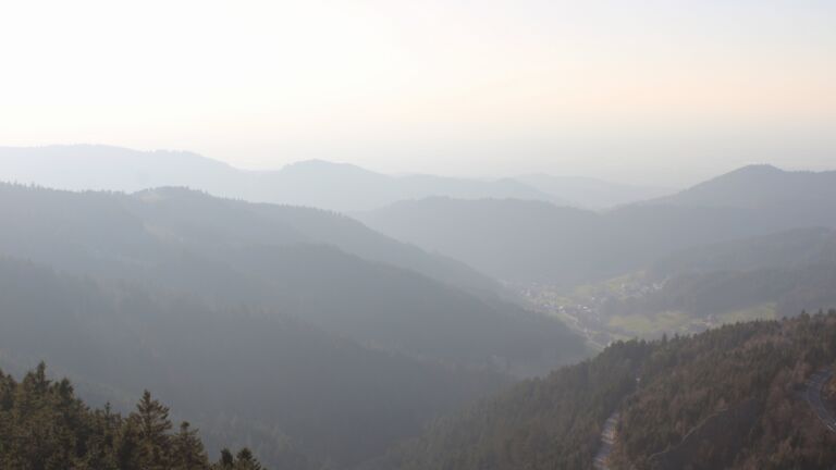 Dieses Bild zeigt eine Webcam-Aufnahme vom Achertal, aufgenommen am Mittwoch, den 04.03.2026 um 17:10 Uhr. Die Temperatur betrug 8.4°C.