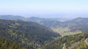 Dieses Bild zeigt eine Webcam-Aufnahme vom Achertal, aufgenommen am Sonntag, den 26.04.2026 um 12:10 Uhr. Die Temperatur betrug 14.2°C.