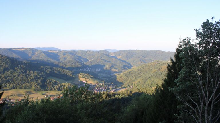 Dieses Bild zeigt eine Webcam-Aufnahme vom Achertal, aufgenommen am Donnerstag, den 13.08.2026 um 07:30 Uhr. Die Temperatur betrug 22.8°C.