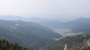 Dieses Bild zeigt eine Webcam-Aufnahme vom Achertal, aufgenommen am Dienstag, den 10.03.2026 um 14:00 Uhr. Die Temperatur betrug 10.4°C.