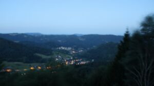 Dieses Bild zeigt eine Webcam-Aufnahme vom Achertal, aufgenommen am Sonntag, den 12.07.2026 um 04:50 Uhr. Die Temperatur betrug 18.9°C.