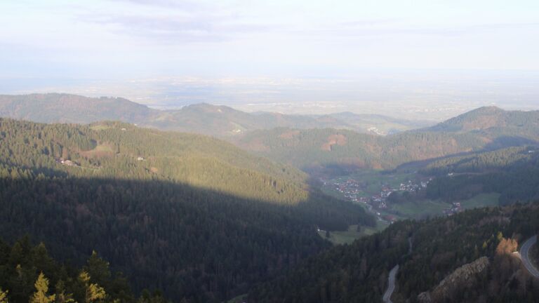 Dieses Bild zeigt eine Webcam-Aufnahme vom Achertal, aufgenommen am Montag, den 06.04.2026 um 07:50 Uhr. Die Temperatur betrug 7°C.