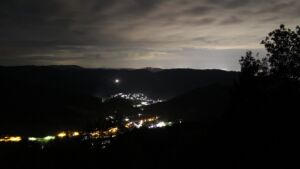 Dieses Bild zeigt eine Webcam-Aufnahme vom Achertal, aufgenommen am Donnerstag, den 17.09.2026 um 02:00 Uhr. Die Temperatur betrug 12°C.