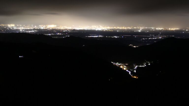 Dieses Bild zeigt eine Webcam-Aufnahme vom Achertal, aufgenommen am Dienstag, den 10.02.2026 um 22:30 Uhr. Die Temperatur betrug 3.9°C.