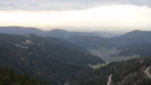 Dieses Bild zeigt eine Webcam-Aufnahme vom Achertal, aufgenommen am Dienstag, den 17.03.2026 um 17:10 Uhr. Die Temperatur betrug 4.2°C.