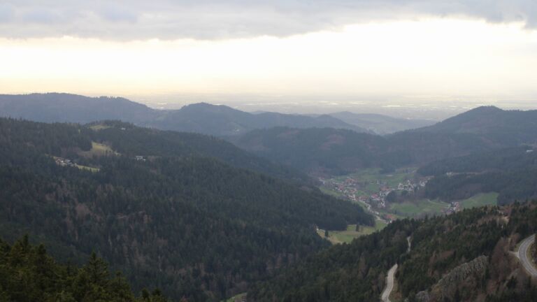 Dieses Bild zeigt eine Webcam-Aufnahme vom Achertal, aufgenommen am Dienstag, den 17.03.2026 um 17:10 Uhr. Die Temperatur betrug 4.2°C.