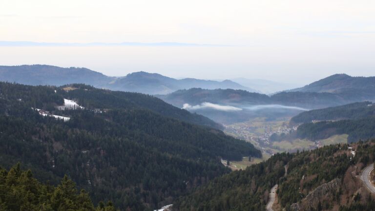 Dieses Bild zeigt eine Webcam-Aufnahme vom Achertal, aufgenommen am Samstag, den 17.01.2026 um 14:30 Uhr. Die Temperatur betrug 6.9°C.