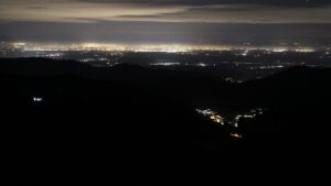 Dieses Bild zeigt eine Webcam-Aufnahme vom Achertal, aufgenommen am Mittwoch, den 19.11.2025 um 02:30 Uhr. Die Temperatur betrug -3.9°C.