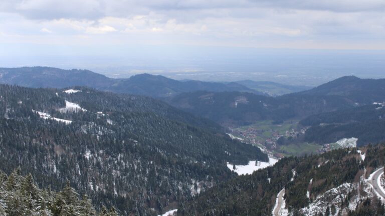 Dieses Bild zeigt eine Webcam-Aufnahme vom Achertal, aufgenommen am Sonntag, den 29.03.2026 um 15:40 Uhr. Die Temperatur betrug 3.2°C.