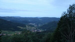 Dieses Bild zeigt eine Webcam-Aufnahme vom Achertal, aufgenommen am Sonntag, den 14.06.2026 um 04:50 Uhr. Die Temperatur betrug 12.8°C.