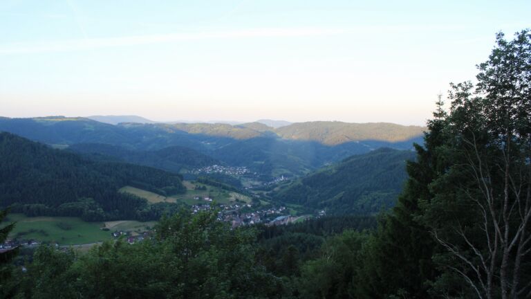 Dieses Bild zeigt eine Webcam-Aufnahme vom Achertal, aufgenommen am Donnerstag, den 18.06.2026 um 06:00 Uhr. Die Temperatur betrug 21.6°C.