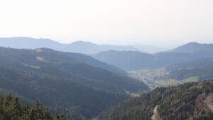 Dieses Bild zeigt eine Webcam-Aufnahme vom Achertal, aufgenommen am Donnerstag, den 05.03.2026 um 15:50 Uhr. Die Temperatur betrug 12.6°C.