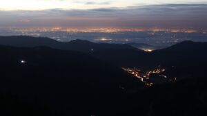 Dieses Bild zeigt eine Webcam-Aufnahme vom Achertal, aufgenommen am Mittwoch, den 17.12.2025 um 17:30 Uhr. Die Temperatur betrug 6.4°C.