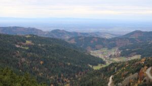 Dieses Bild zeigt eine Webcam-Aufnahme vom Achertal, aufgenommen am Samstag, den 01.11.2025 um 11:00 Uhr. Die Temperatur betrug 12.6°C.