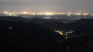 Dieses Bild zeigt eine Webcam-Aufnahme vom Achertal, aufgenommen am Mittwoch, den 29.04.2026 um 00:00 Uhr. Die Temperatur betrug 10.5°C.