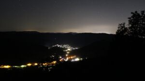 Dieses Bild zeigt eine Webcam-Aufnahme vom Achertal, aufgenommen am Dienstag, den 06.10.2026 um 02:00 Uhr. Die Temperatur betrug 15.7°C.