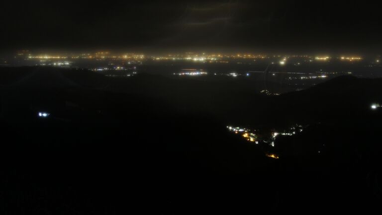 Dieses Bild zeigt eine Webcam-Aufnahme vom Achertal, aufgenommen am Freitag, den 28.11.2025 um 03:00 Uhr. Die Temperatur betrug -0.6°C.