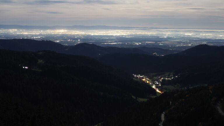 Dieses Bild zeigt eine Webcam-Aufnahme vom Achertal, aufgenommen am Mittwoch, den 05.11.2025 um 05:20 Uhr. Die Temperatur betrug 12.2°C.