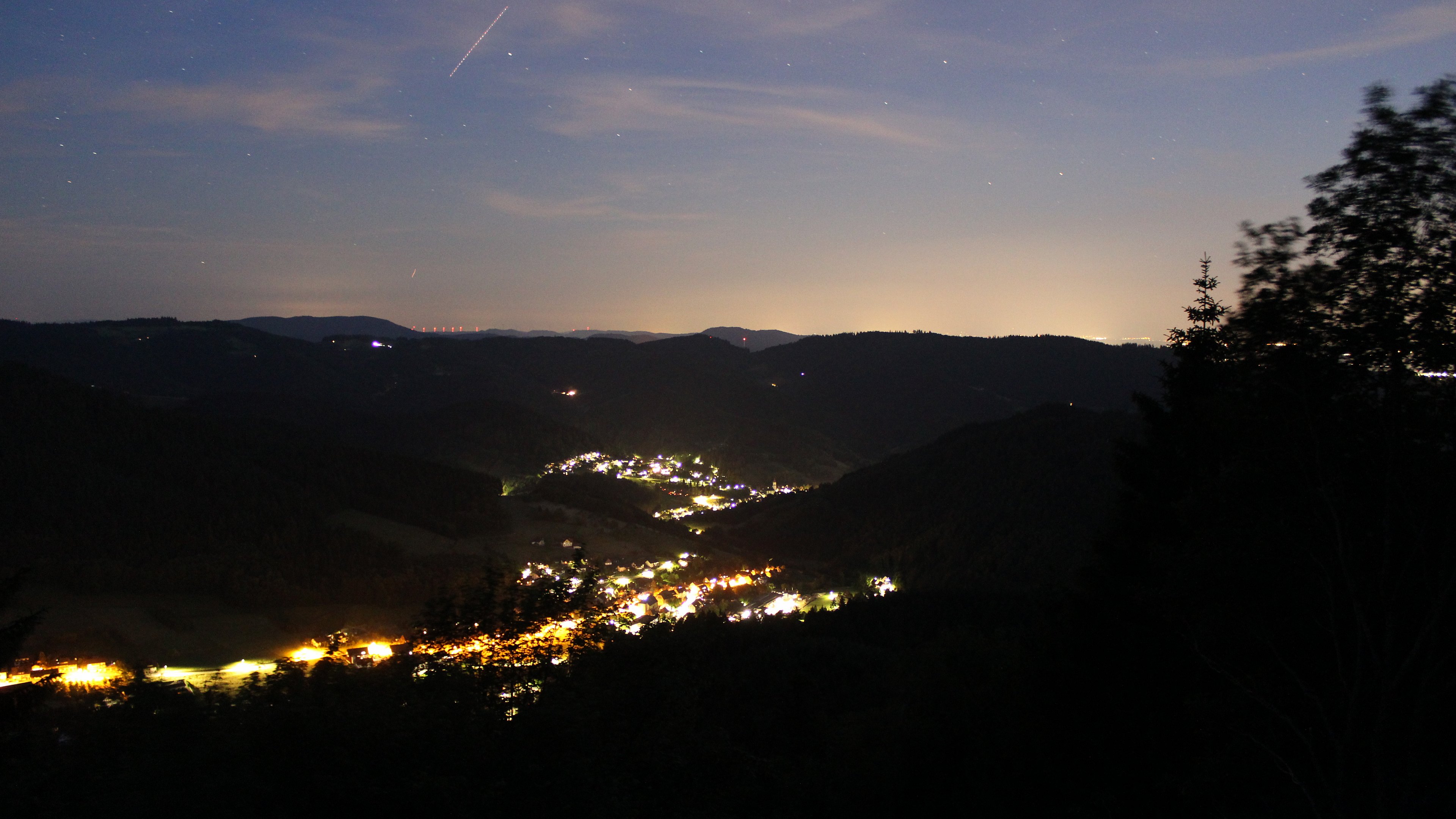 Dieses Bild zeigt eine Webcam-Aufnahme vom Achertal, aufgenommen am Sonntag, den 07.06.2026 um 23:10 Uhr. Die Temperatur betrug 16.1°C.