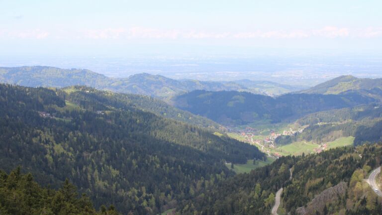 Dieses Bild zeigt eine Webcam-Aufnahme vom Achertal, aufgenommen am Montag, den 20.04.2026 um 12:10 Uhr. Die Temperatur betrug 7.8°C.