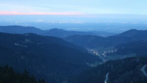 Dieses Bild zeigt eine Webcam-Aufnahme vom Achertal, aufgenommen am Freitag, den 10.04.2026 um 20:40 Uhr. Die Temperatur betrug 5.1°C.